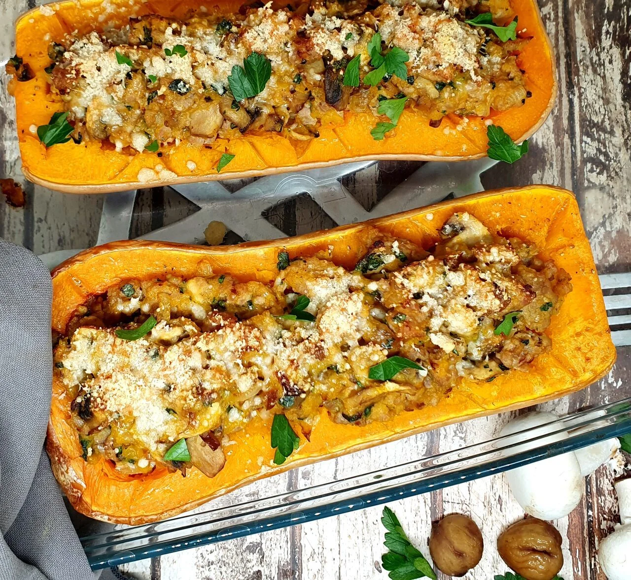 Butternut farcie au veau, champignons et châtaignes