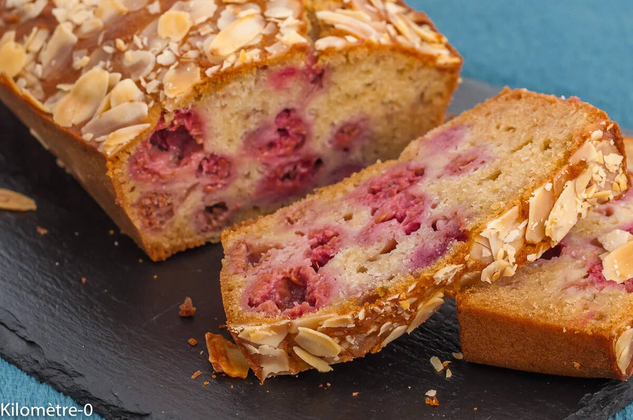 Cake aux framboises et à la liqueur de litchis