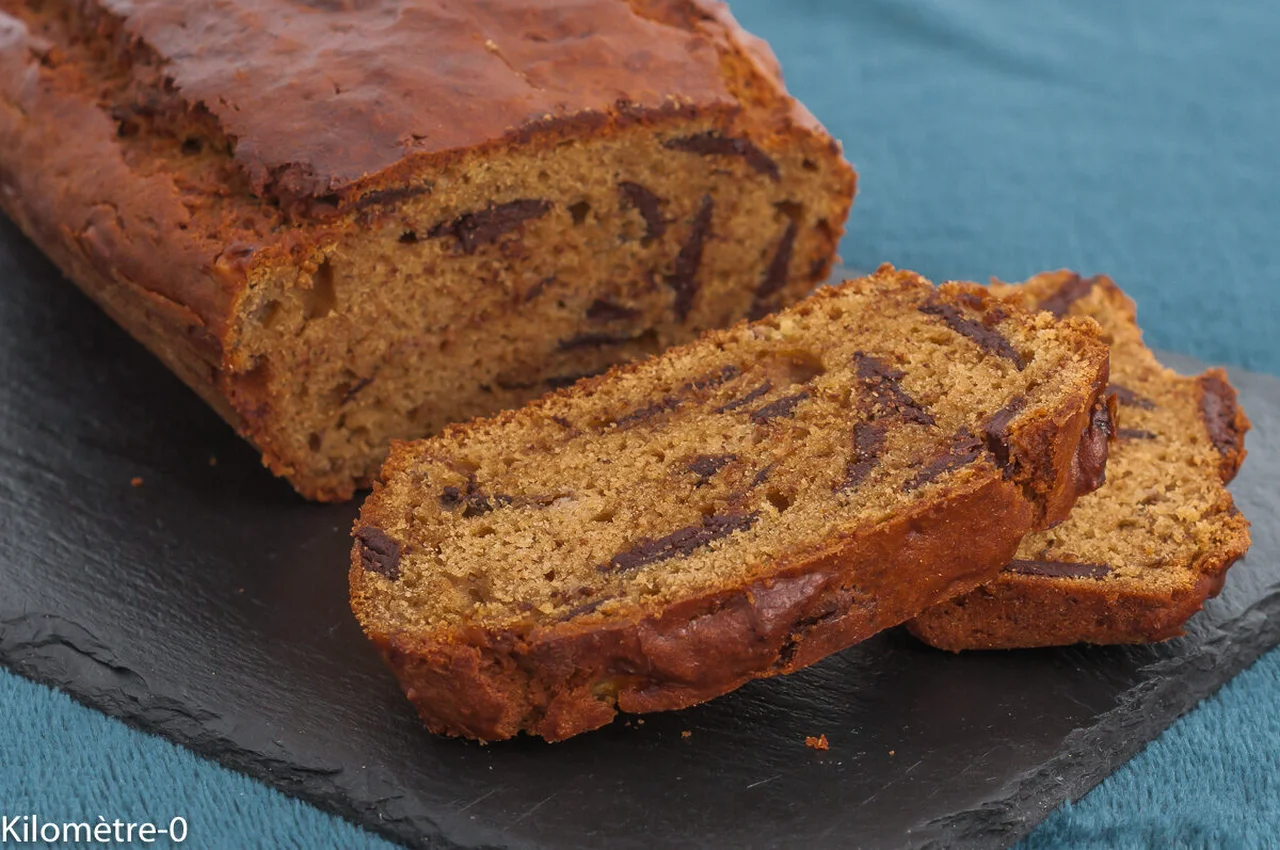 Gâteau du matin farine de riz, pois chiche, bananes et chocolat