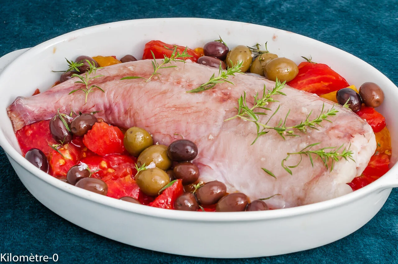 Lotte aux tomates anciennes et olives