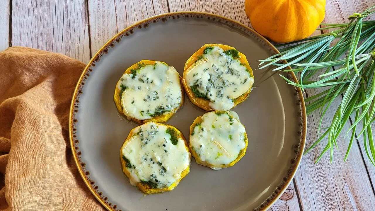 Rondelles de courge, pesto de persil et gorgonzola