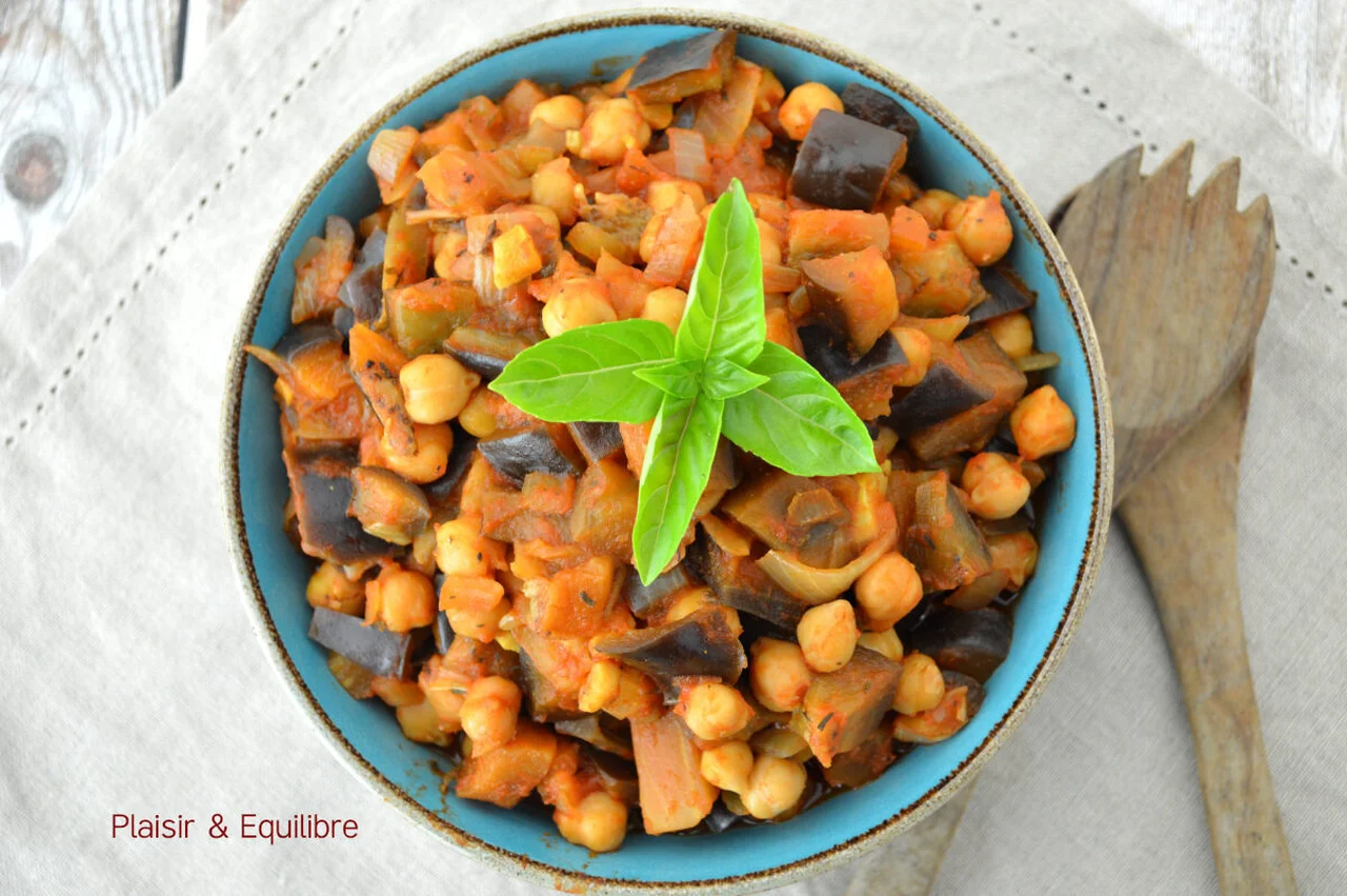Salade d'aubergines parfumées et pois chiches