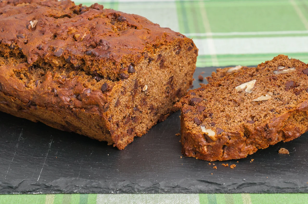 Gâteau du matin farine de sarrasin, noix et pépites de chocolat