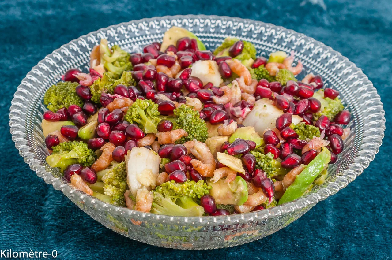 Salade de brocolis, avocats, crevettes et saint-jacques