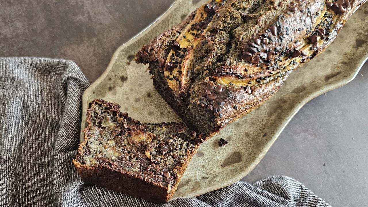 Bananabread au sésame noir