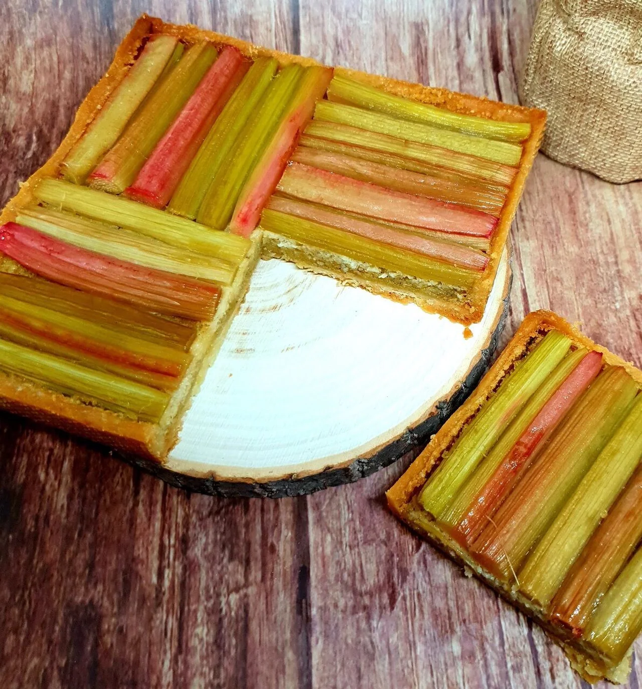 Tarte géométrique à la rhubarbe