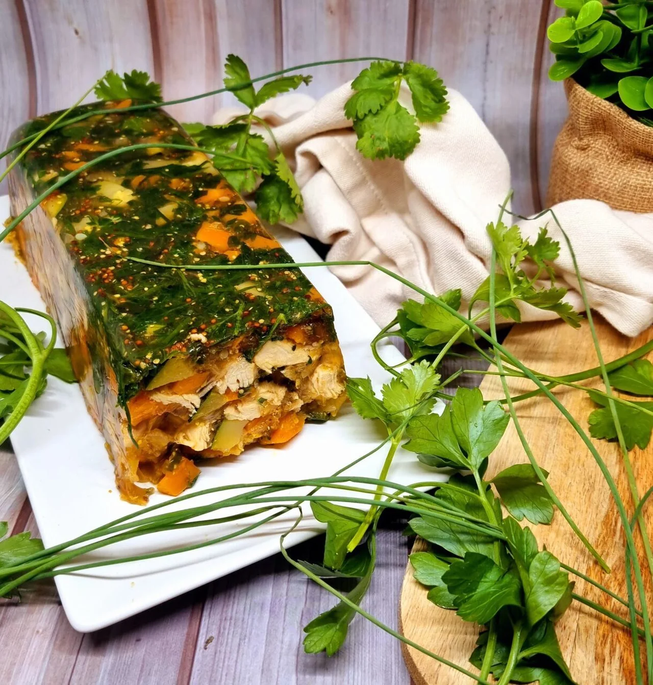Terrine de poulet, légumes et herbes