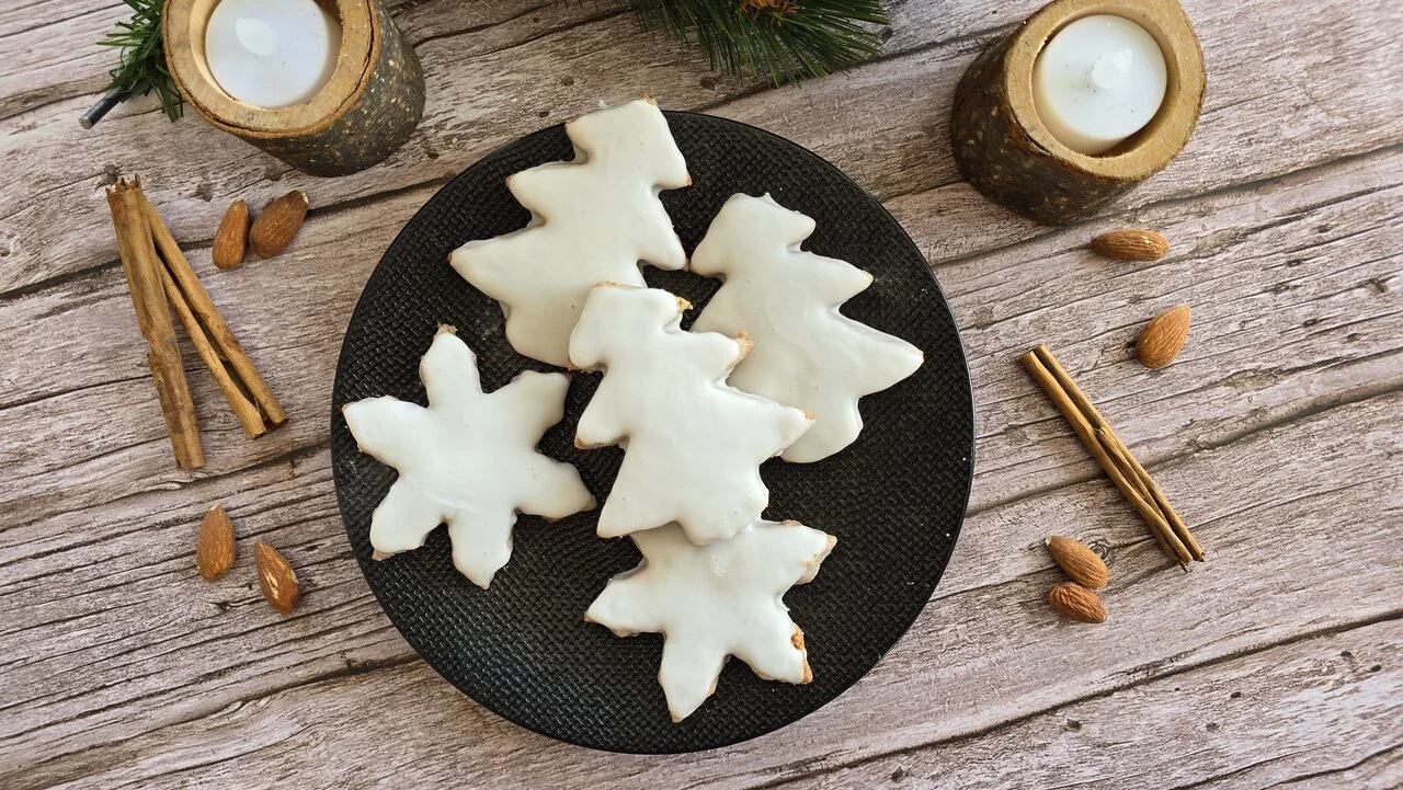 Sablés sapins de Noël glacés