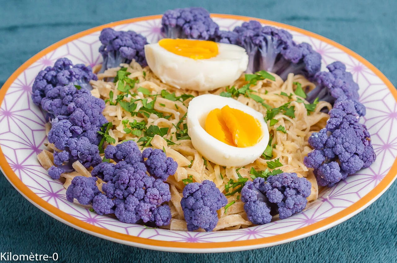 Pâtes au chou-fleur violet, oeuf dur et emmental