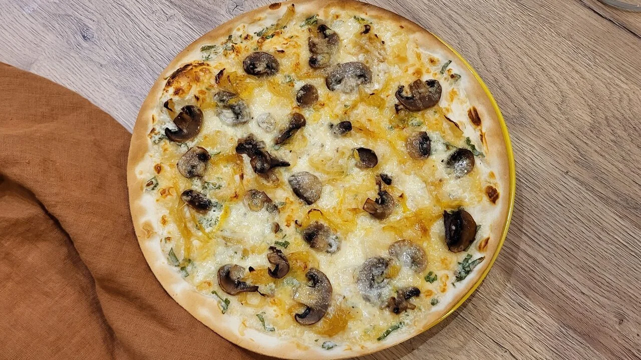Flammekueche raclette et champignons