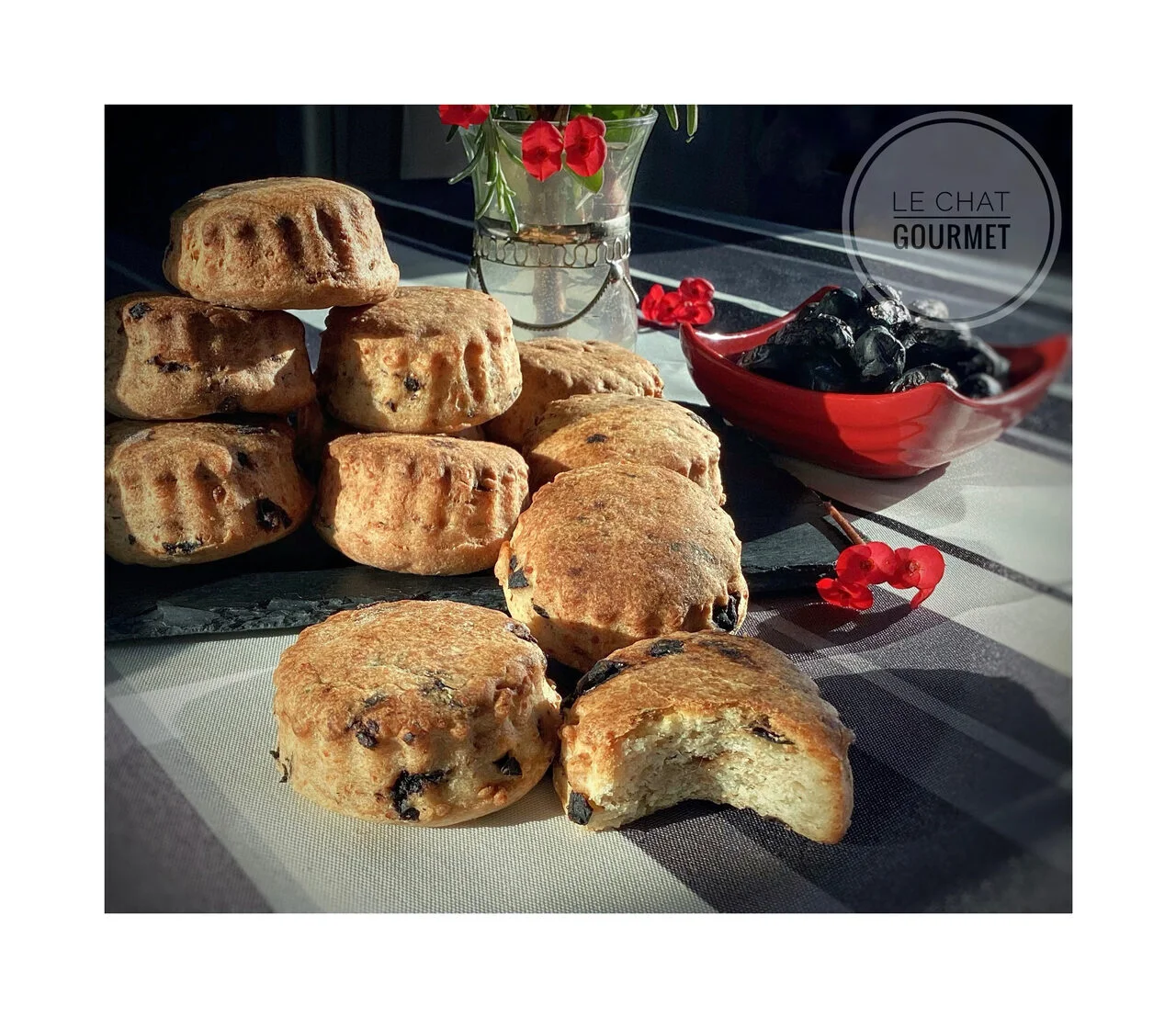 Scones aux olives noires et parmesan