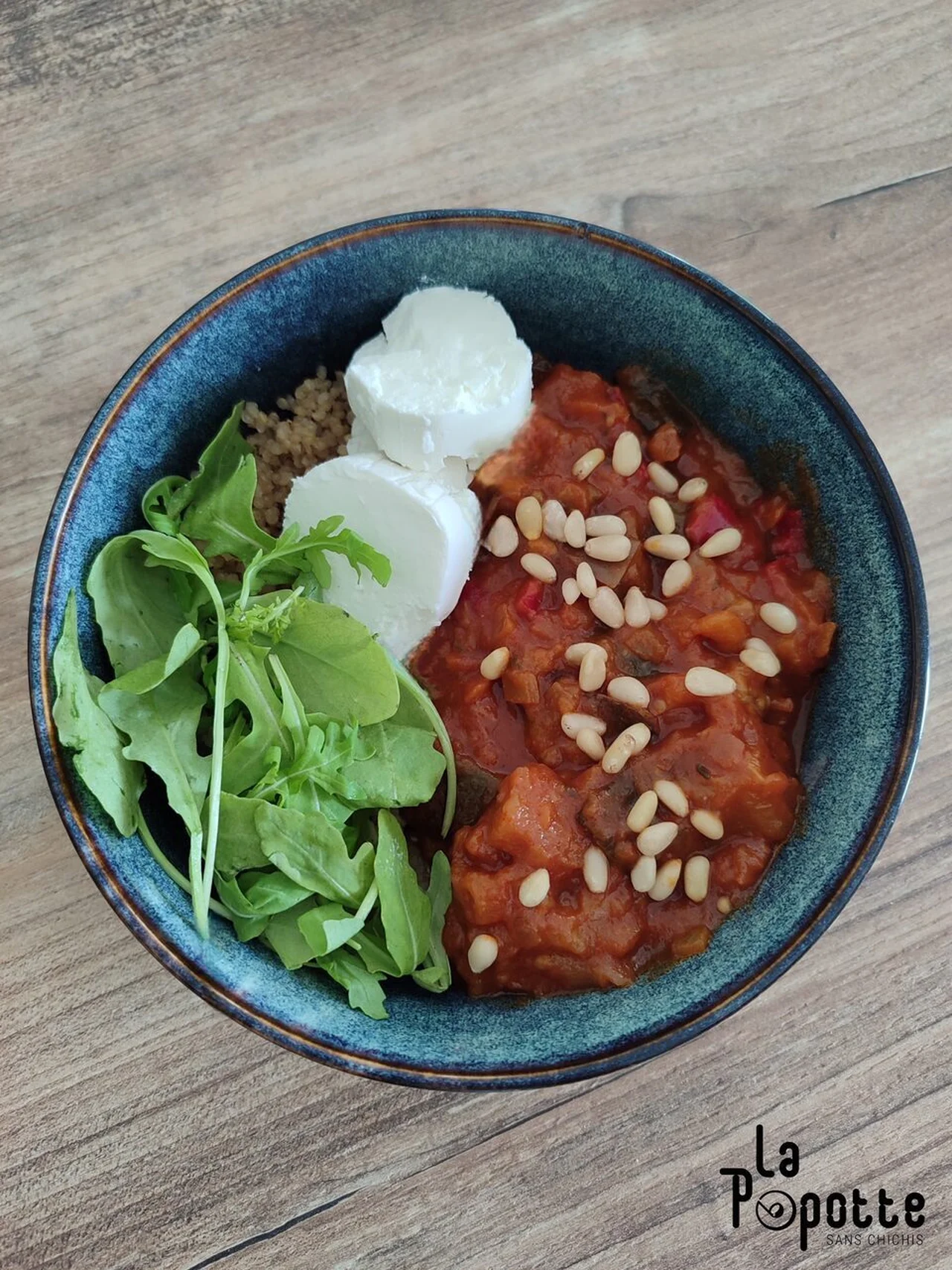 Quinoa ratatouille, chèvre frais et roquette
