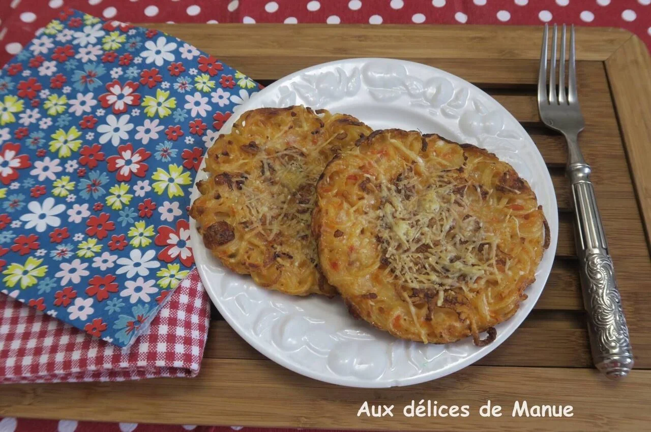 Frittata de pâtes au parmesan et sauce tomate