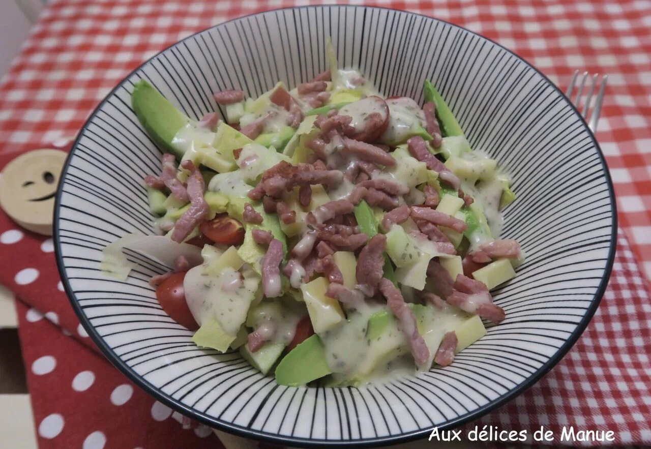Salade d'endives, avocat et pomme aux lardons