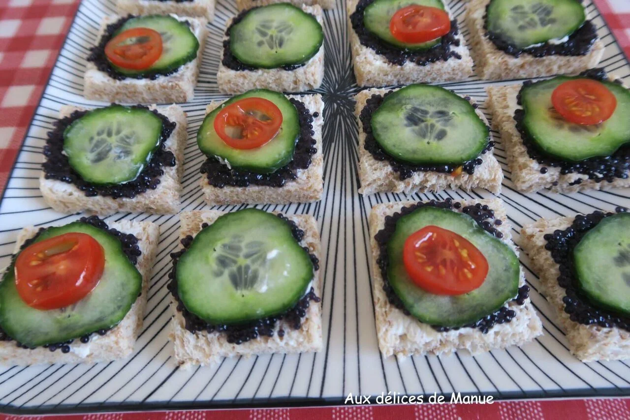 Toasts au St-Môret, œufs de lump et concombre