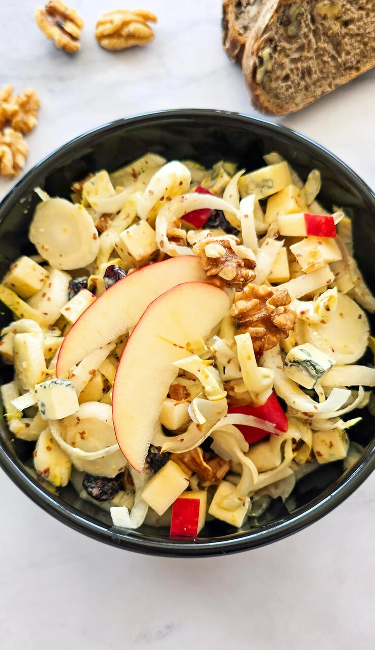 Salade d'endives, pomme, fourme d'Ambert et noix