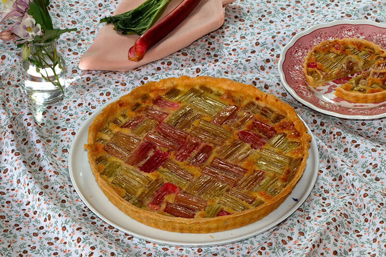 Tarte à la rhubarbe et crème d'amande