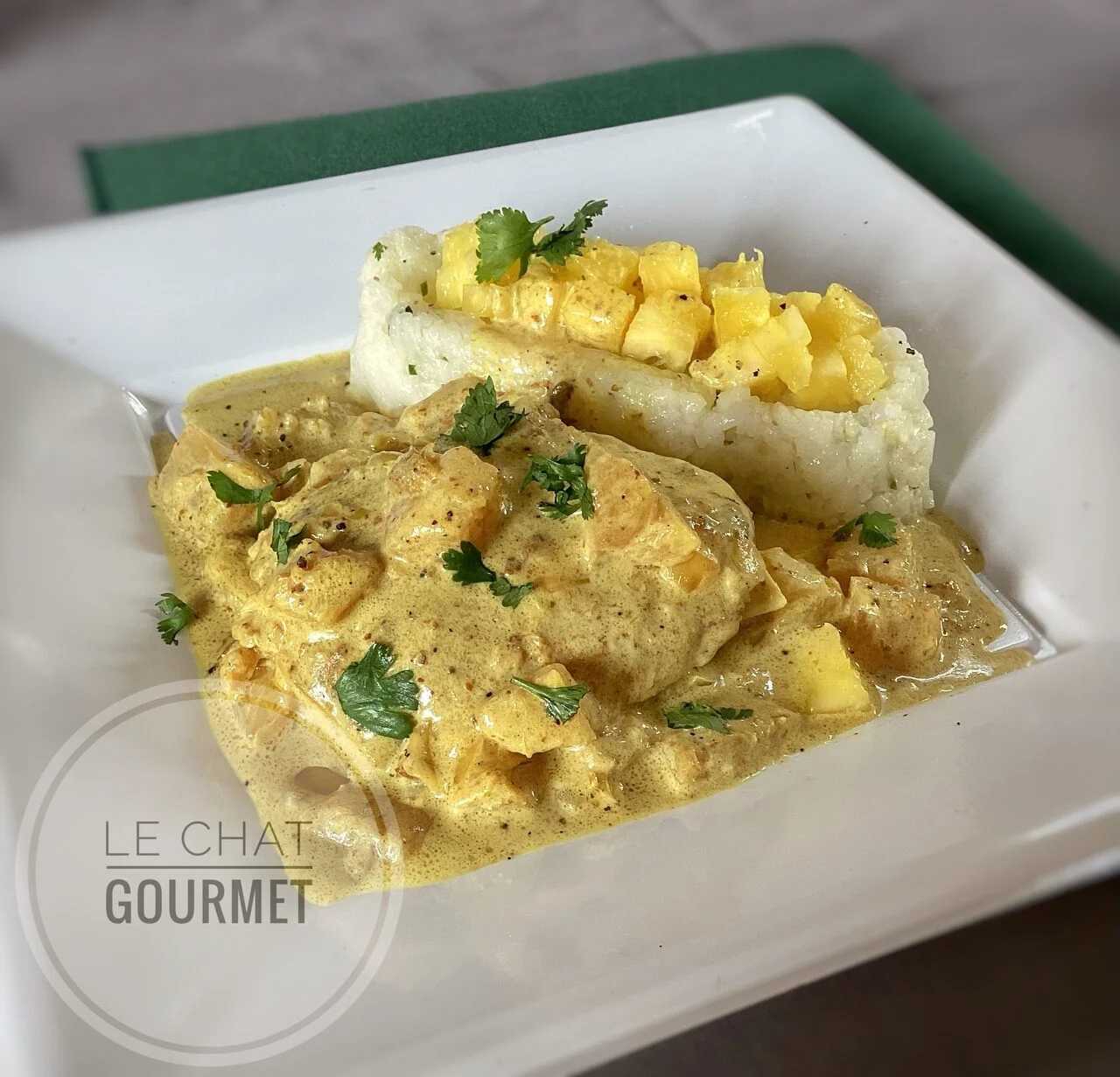 Poulet au riz sauce curry et ananas