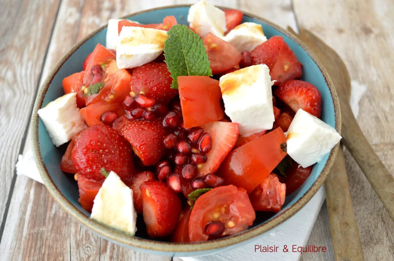 Salade de tomates, fraises et grenade