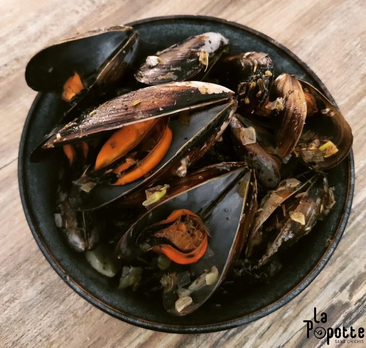 Moules à la bière IPA, citron et fines herbes