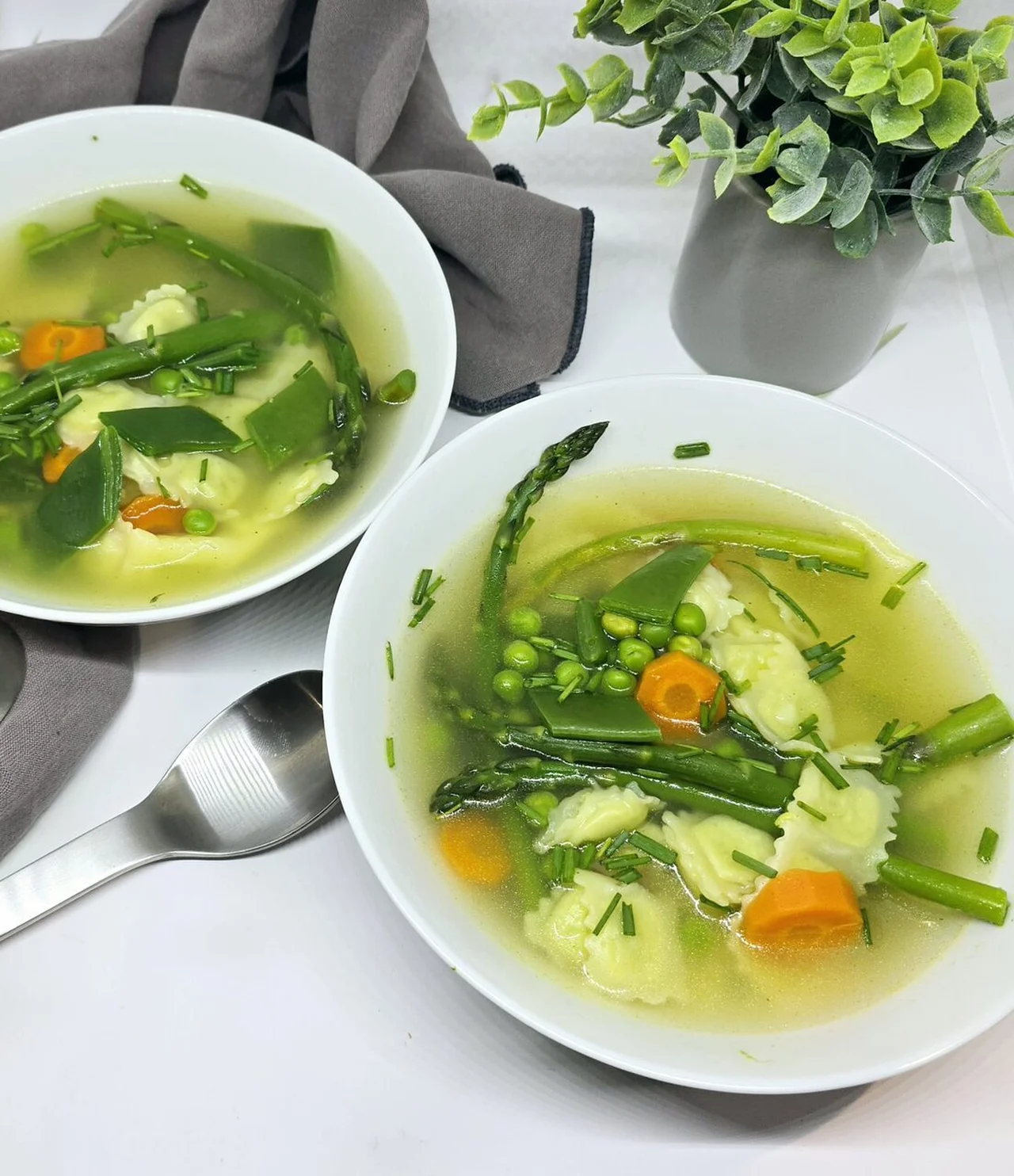 Bouillon express légumes et ravioles du Dauphiné