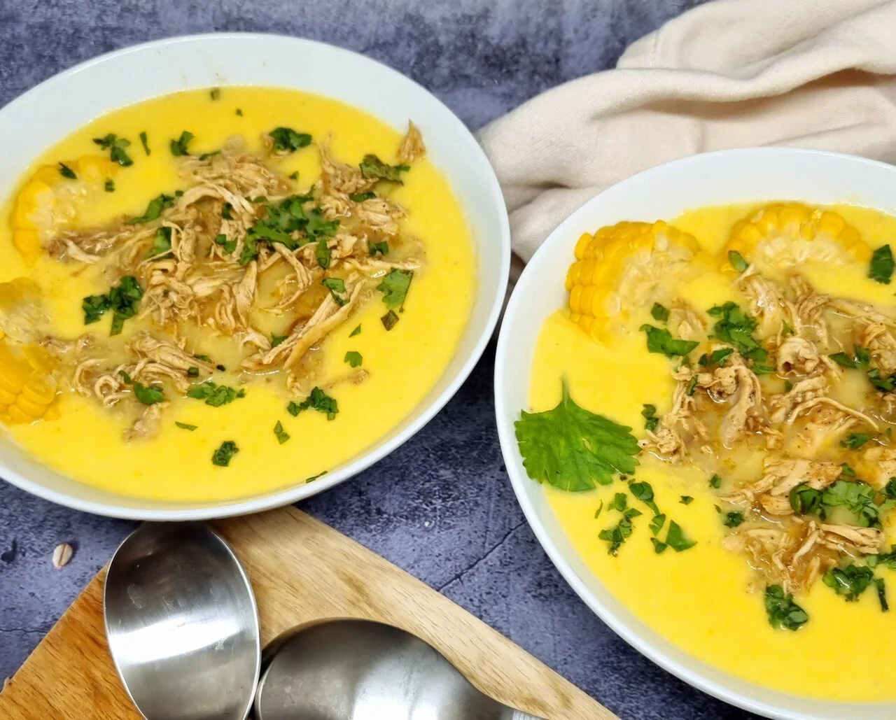 Soupe de maïs au poulet épicé