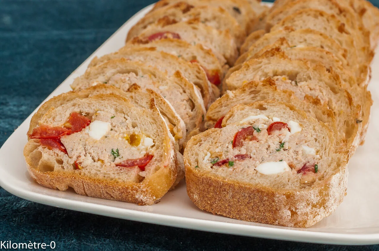 Baguette farcie au thon, œufs et tomates