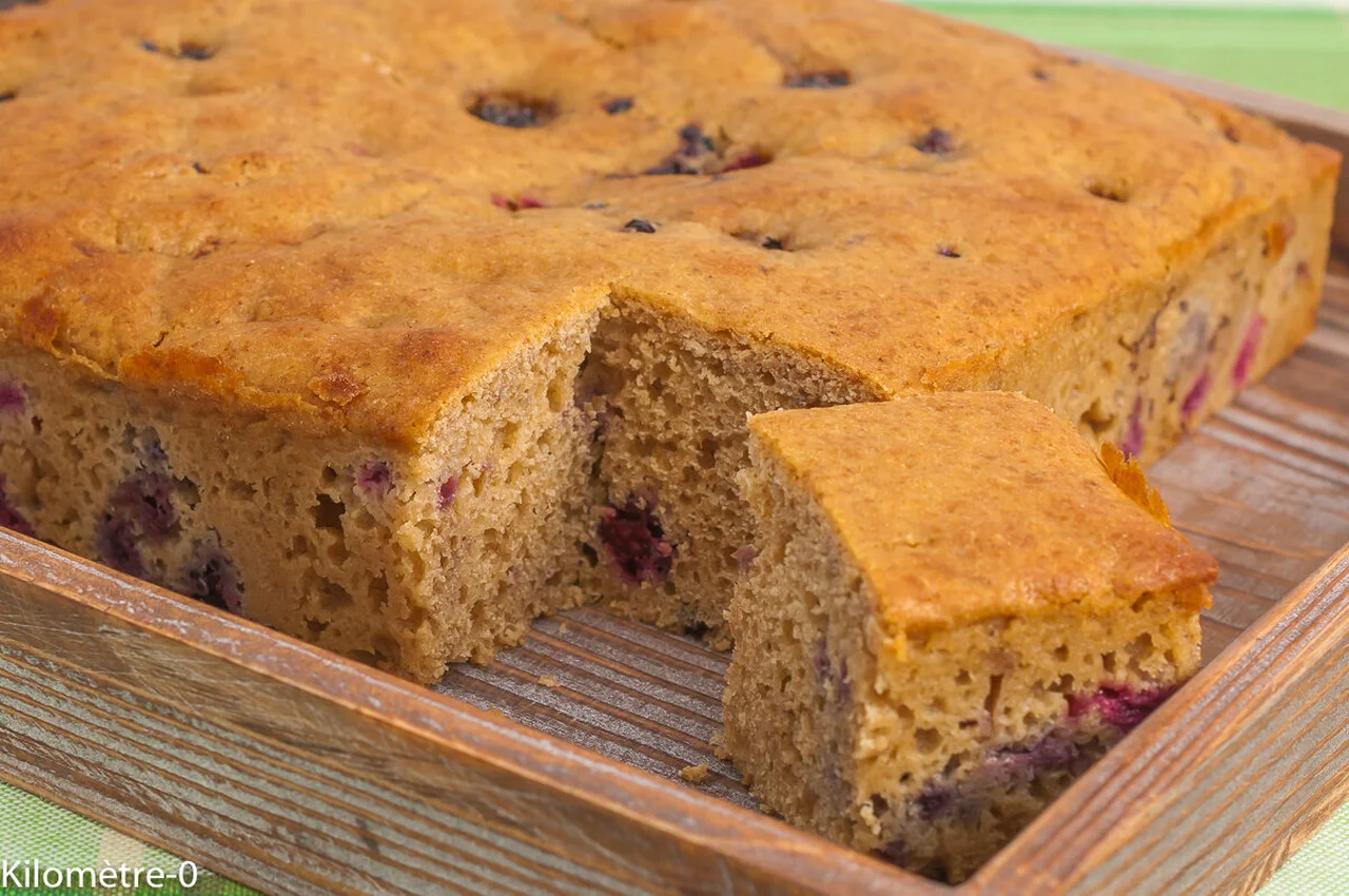 Gâteau du matin mûres, amandes, litchi