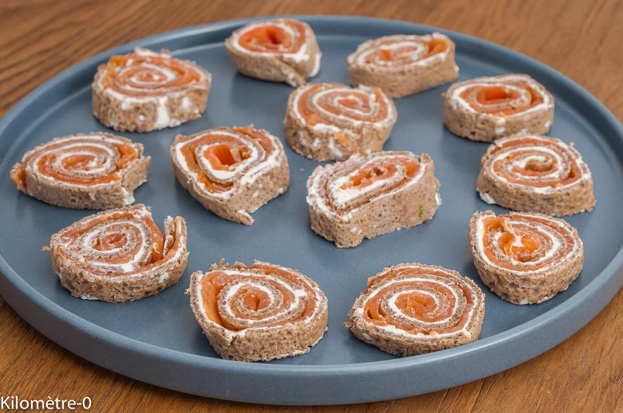 Roulés de sarrasin à la truite fumée et fromage frais