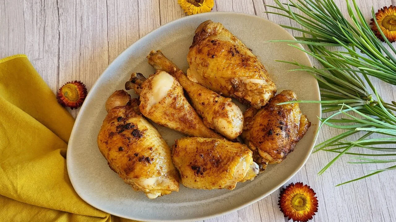 Poulet grillé mariné à la noix de pèbè