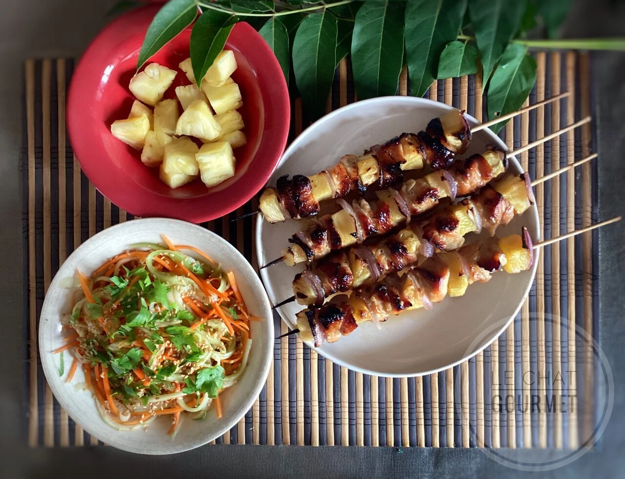 Brochettes d'ananas et de poulet mariné
