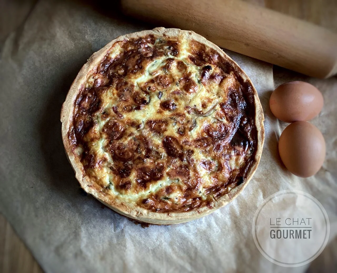 Quiche au bleu, aux oignons rouges et aux lardons