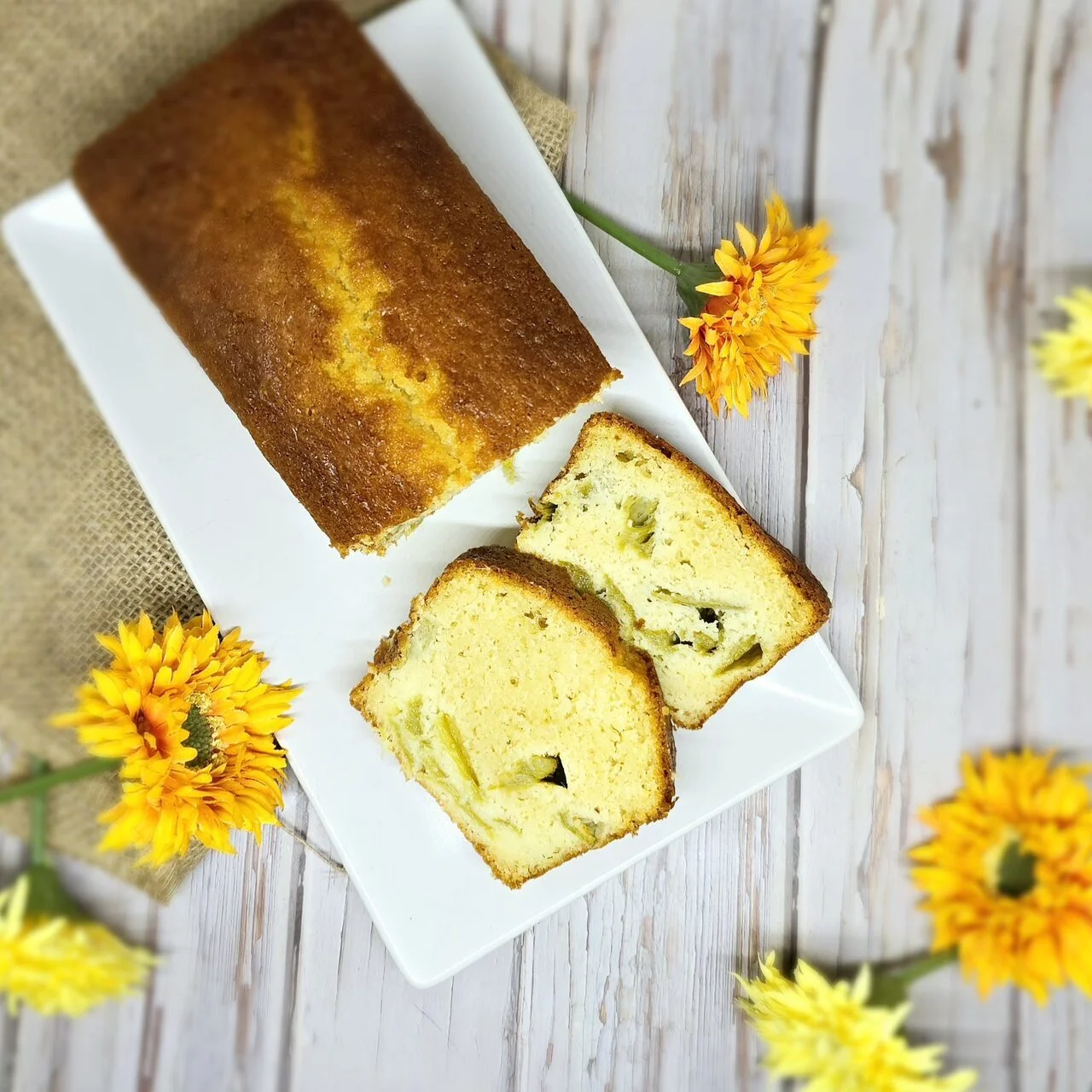 Cake rhubarbe et fleur d'oranger