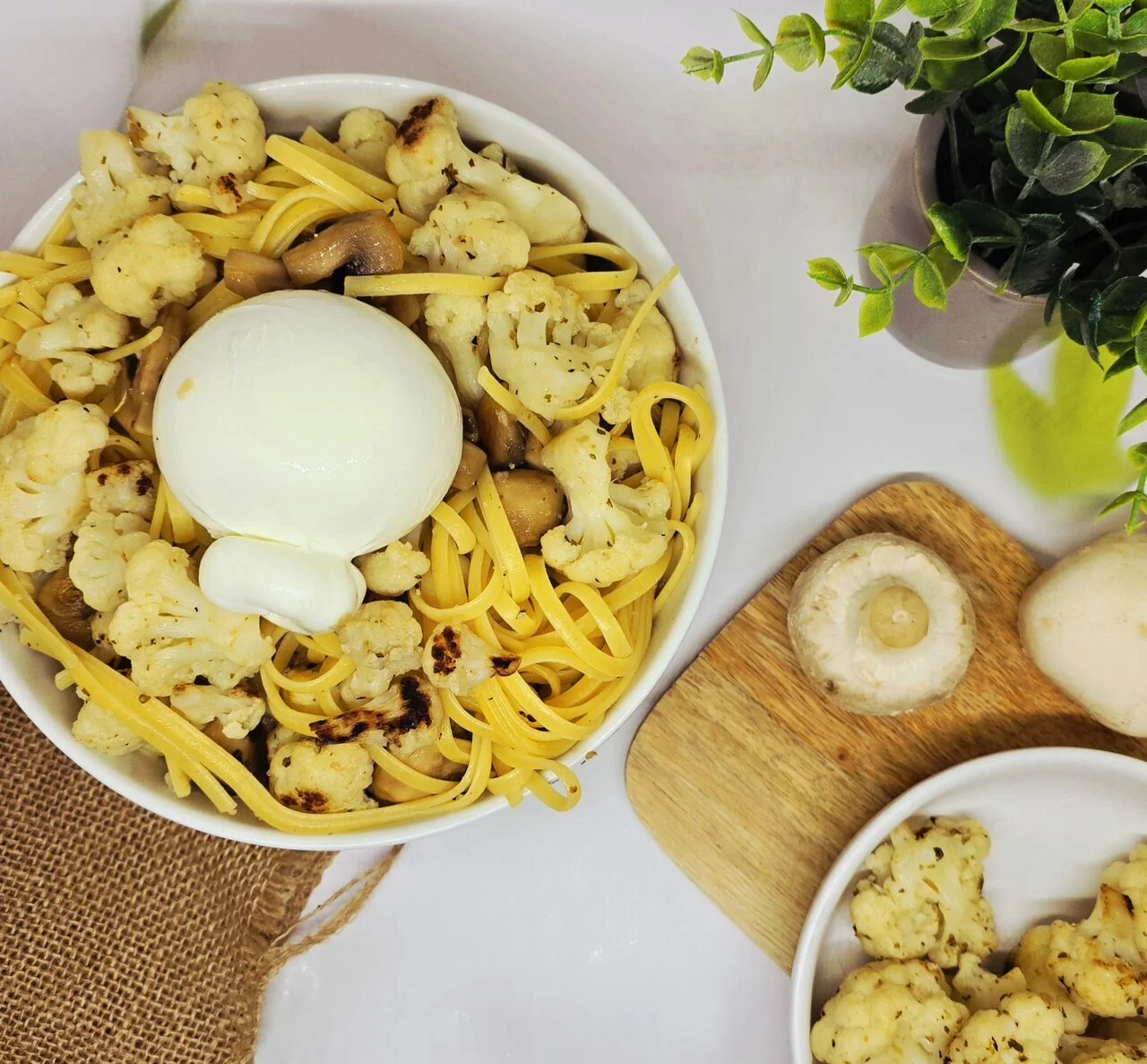 Linguines au chou-fleur grillé et burrata
