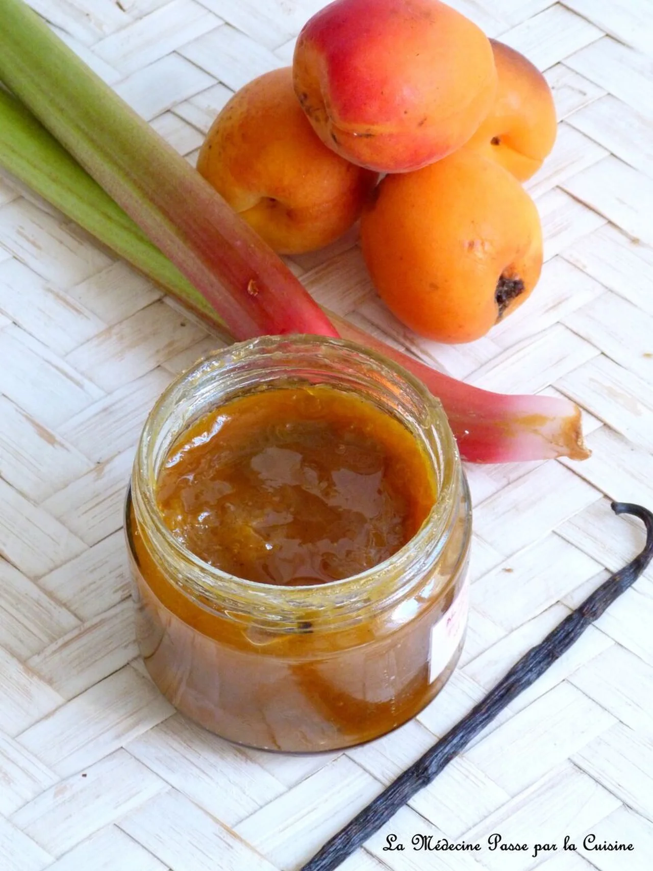 Confiture abricots, rhubarbe et vanille