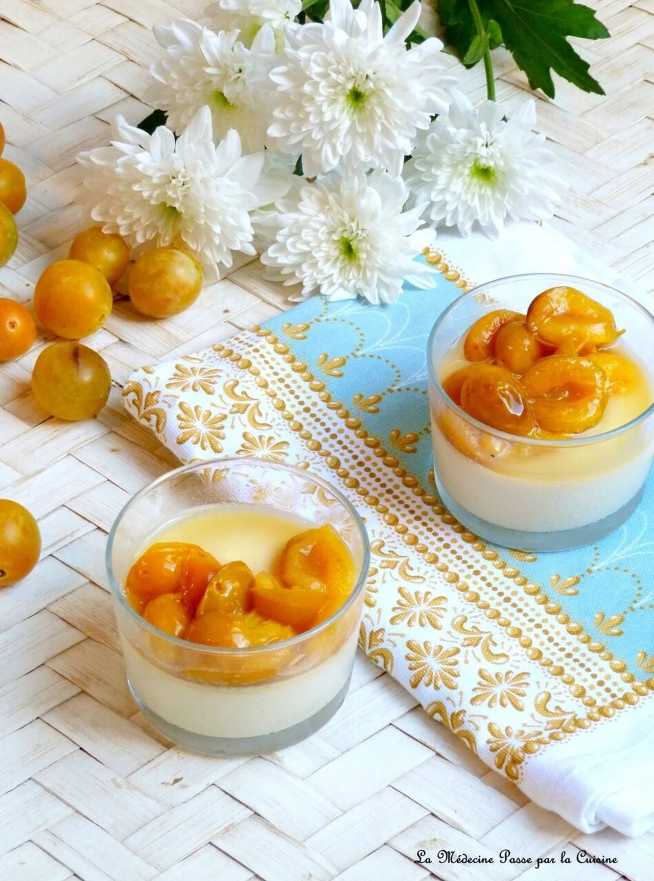 Panna cotta tonka, miel et mirabelles