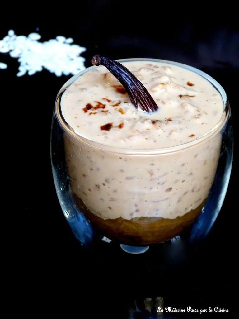 Riz au lait, sucre muscovado et rhubarbe