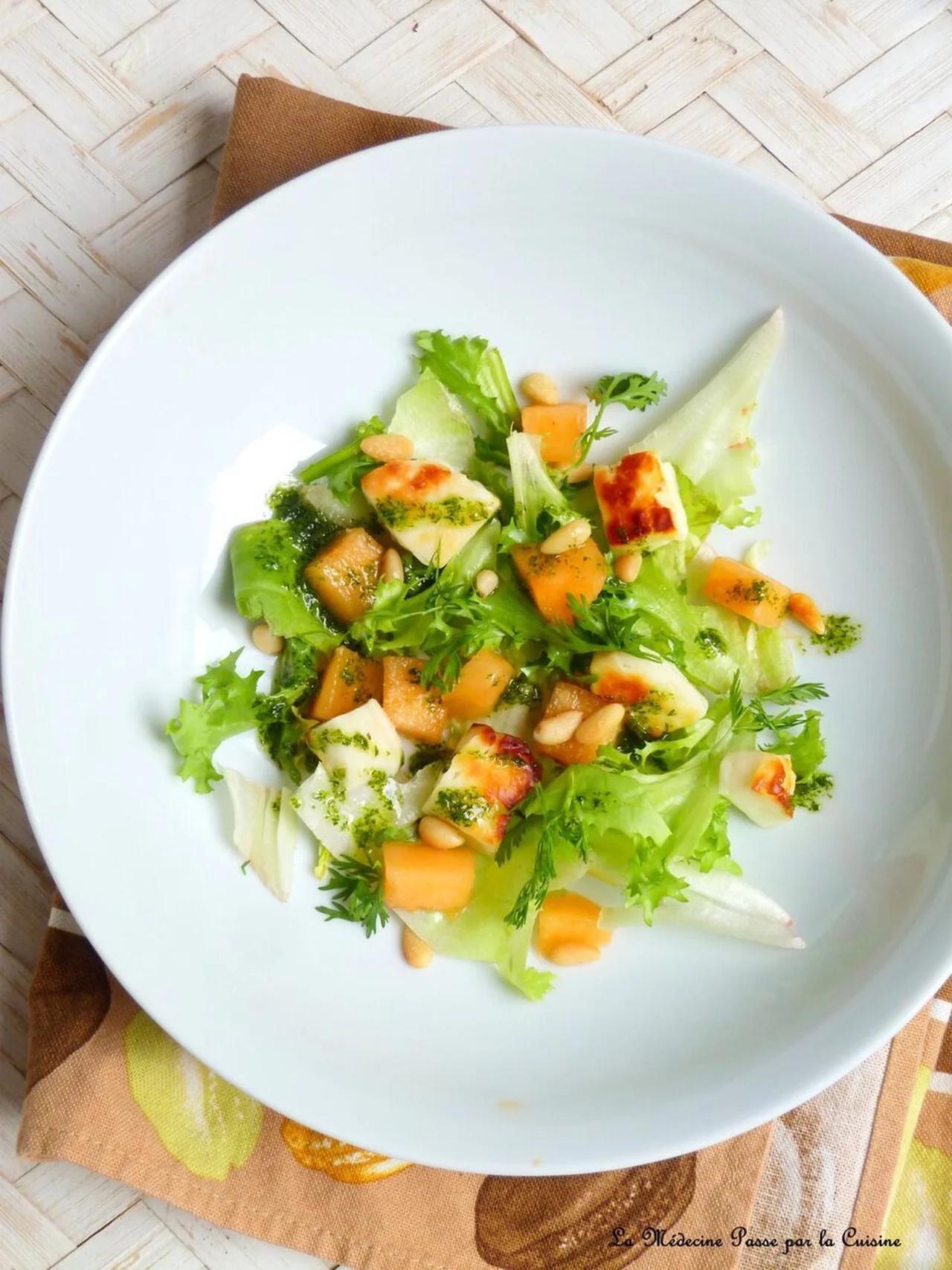 Salade de melon, halloumi grillé et sauce coriandre
