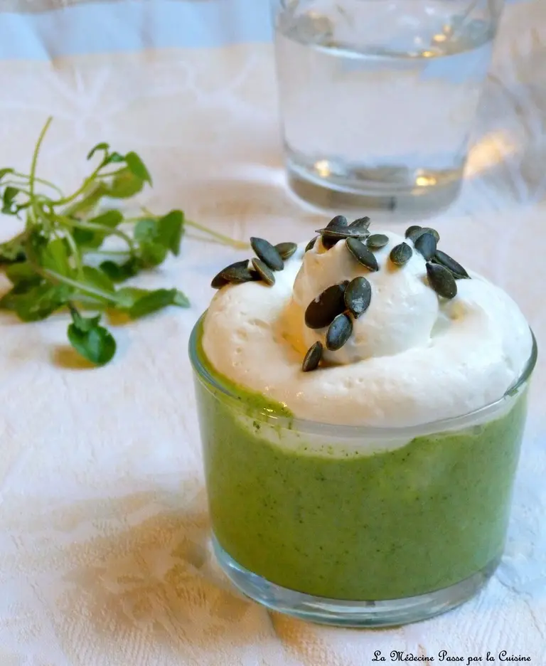 Velouté de cresson et chantilly de chèvre frais