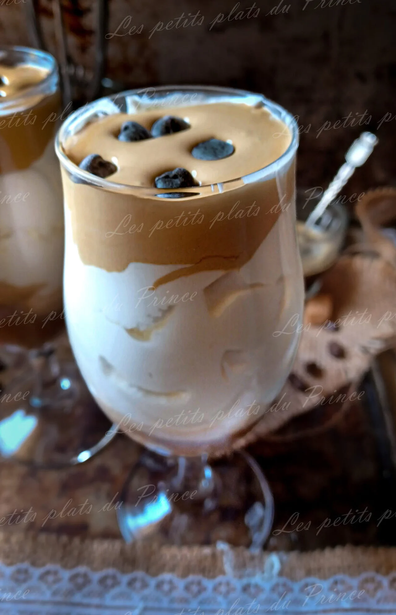 Café liégeois revisité avec une mousse Dalgona