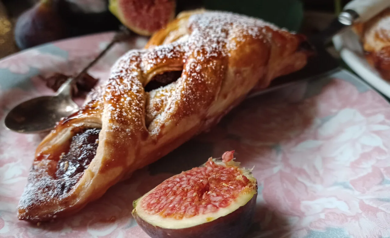 Feuilletés tressés aux figues violettes