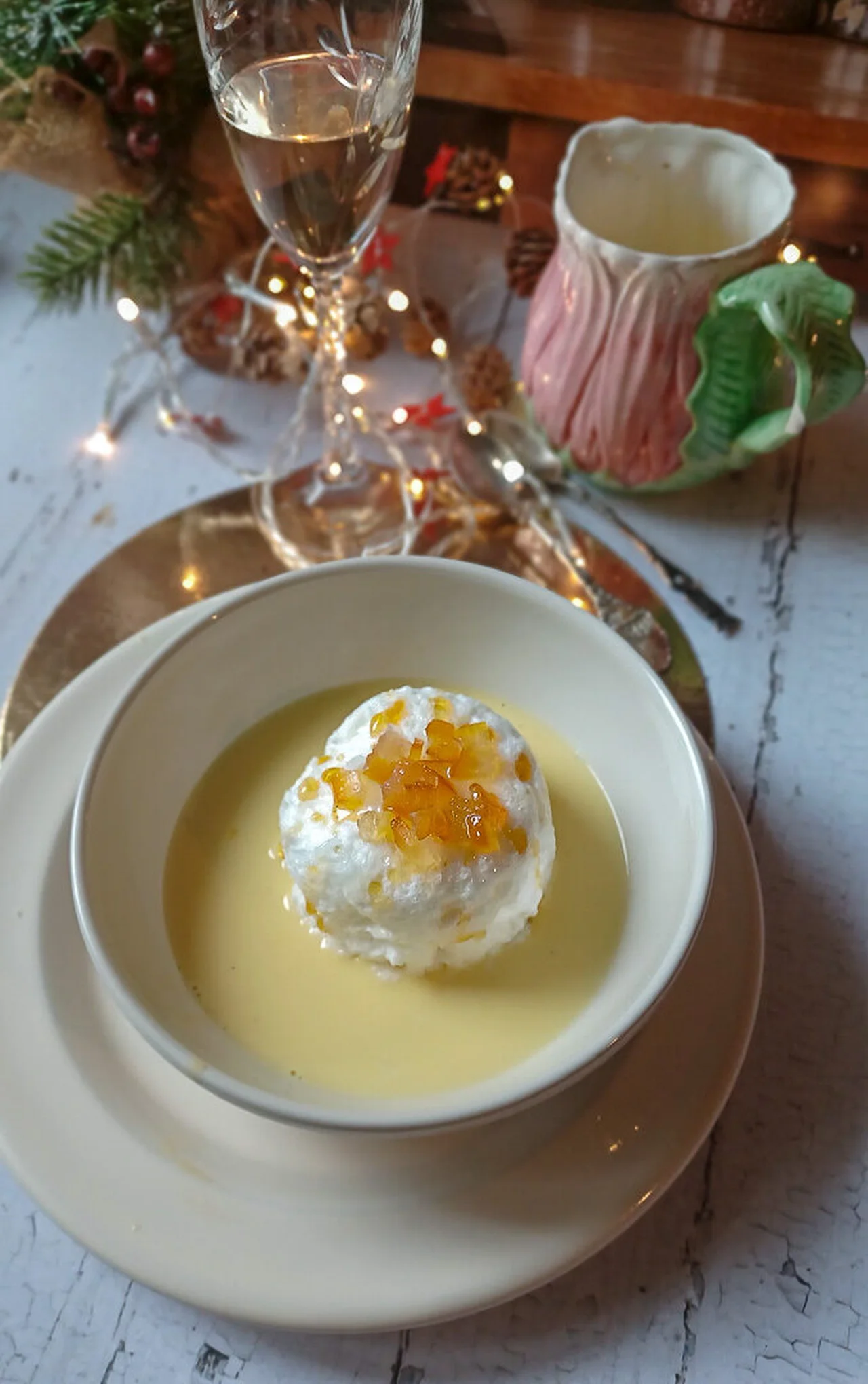 Île flottante individuelle, crème anglaise et caramel