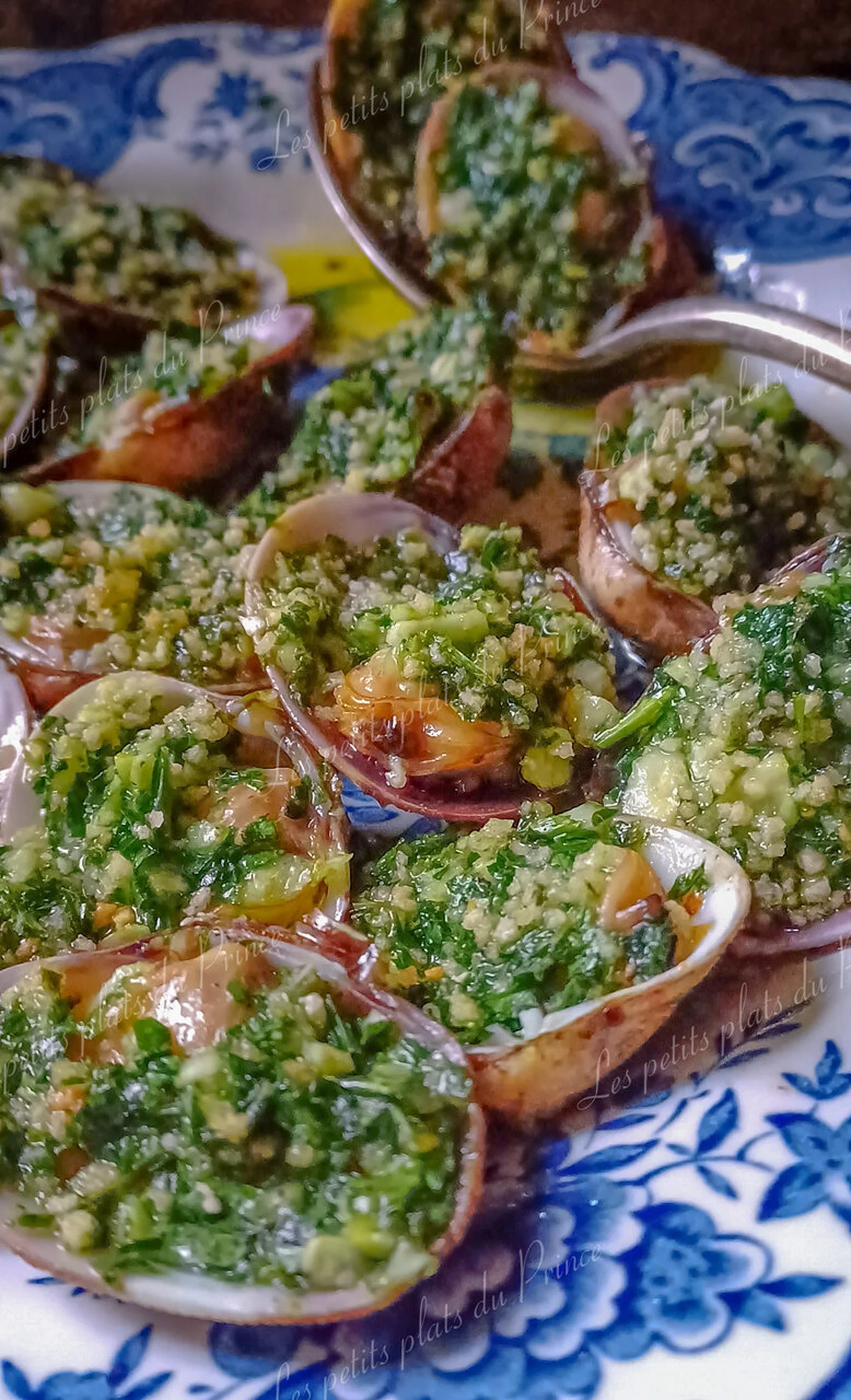 Palourdes farcies au beurre persillé