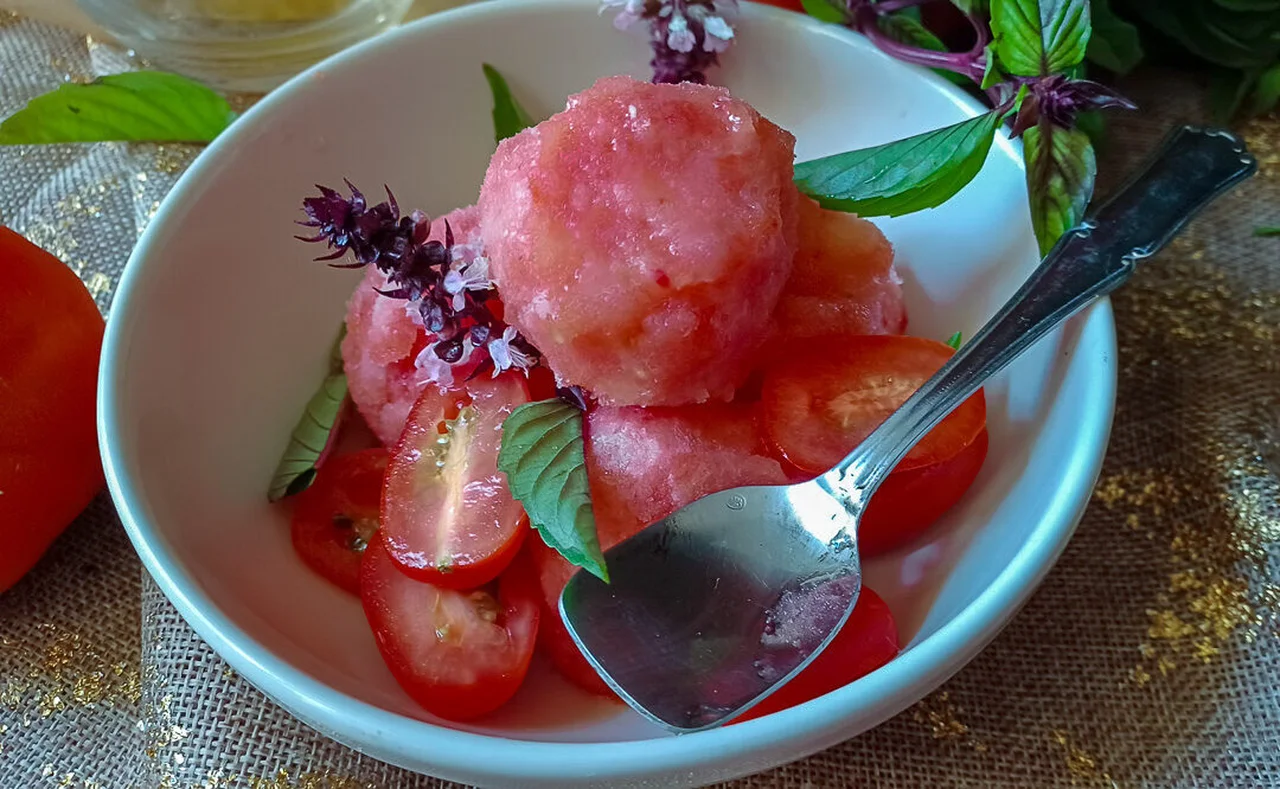 Sorbet à la tomate et basilic cannelle