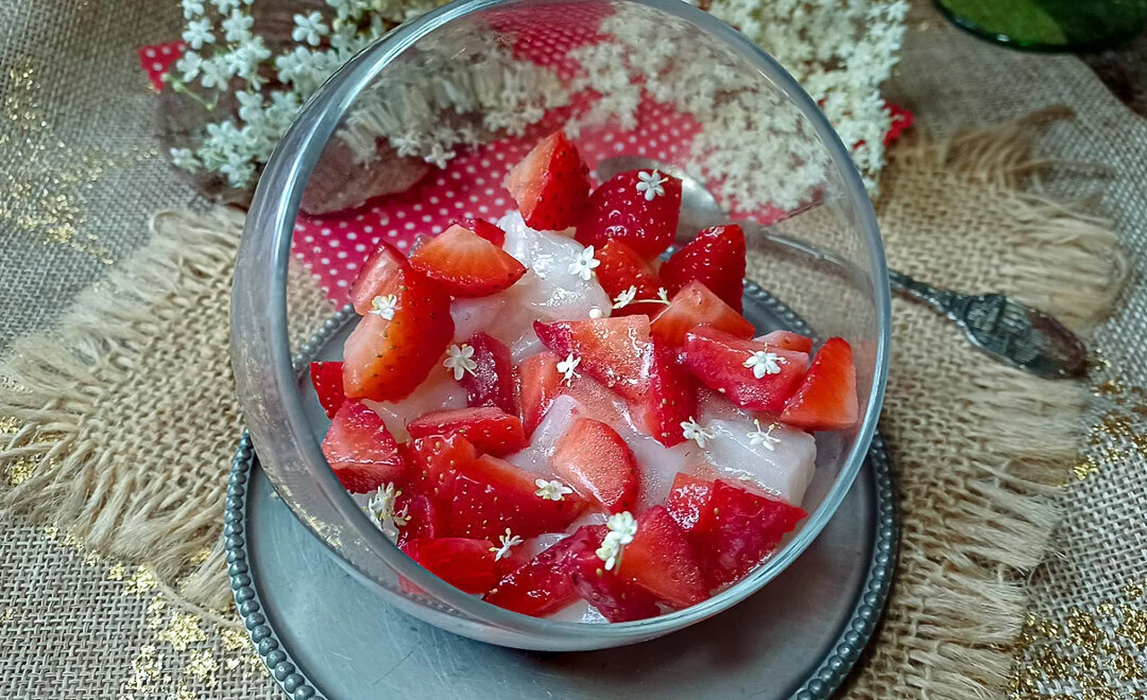 Tartare de noix de saint-jacques et fraises