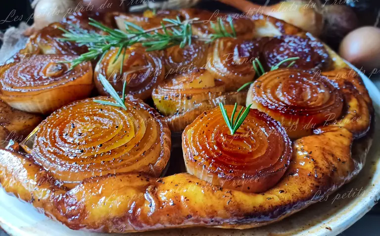 Tarte tatin rustique aux oignons caramélisés
