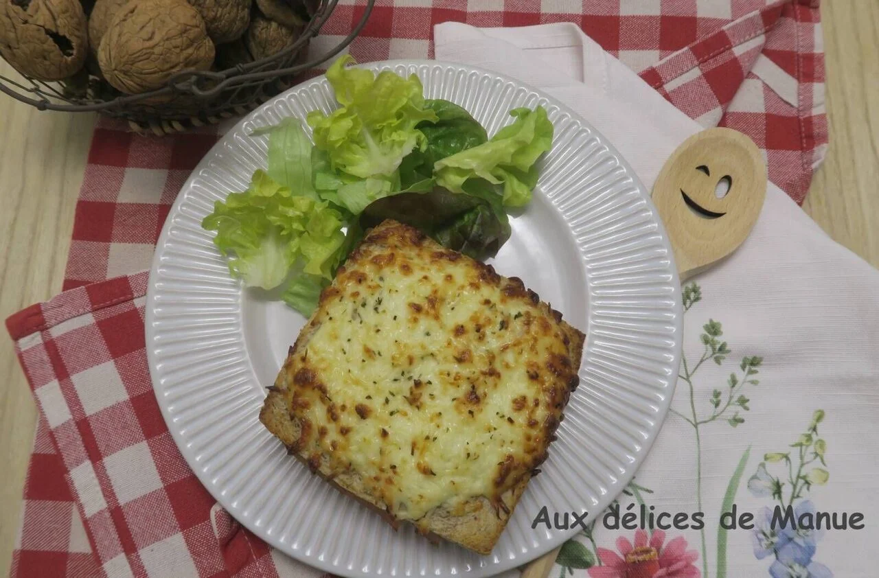 Croque-monsieur au jambon et crème de champignons