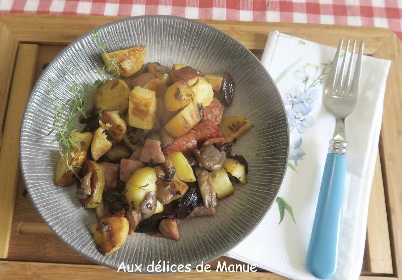 Poêlée de pommes de terre au saucisson, chorizo et ail noir