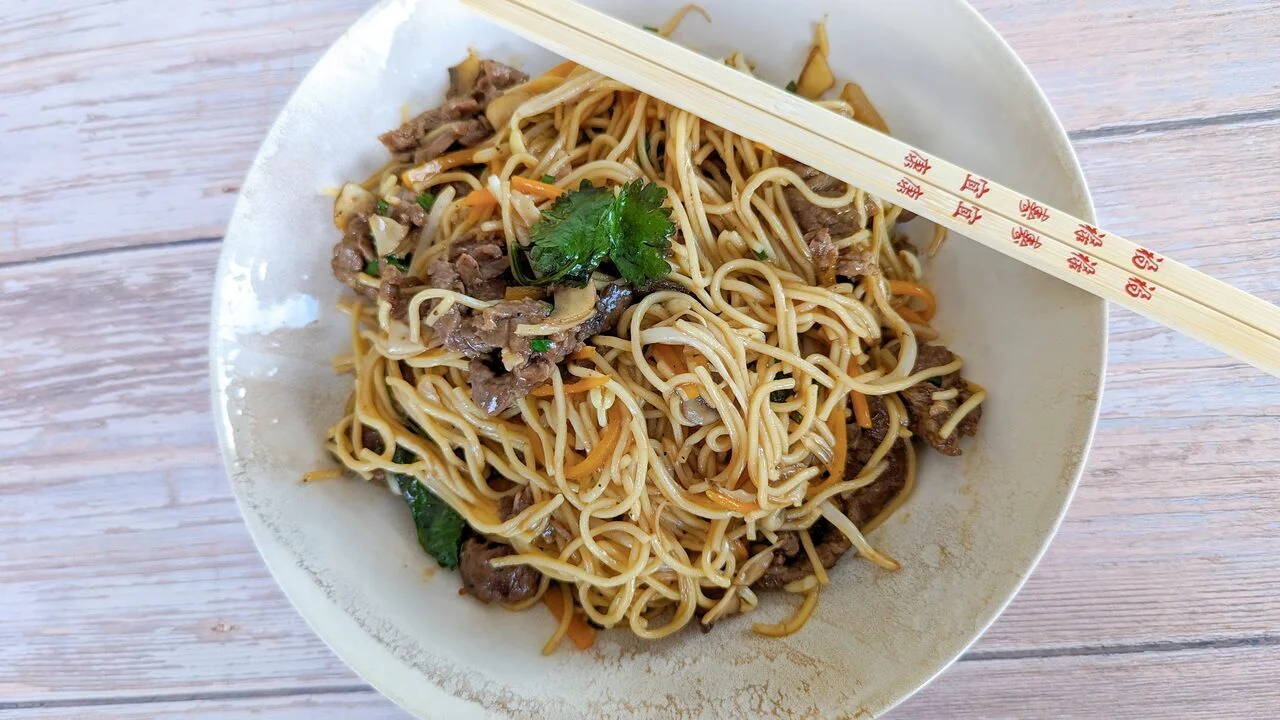 Nouilles sautées au bœuf caramélisé