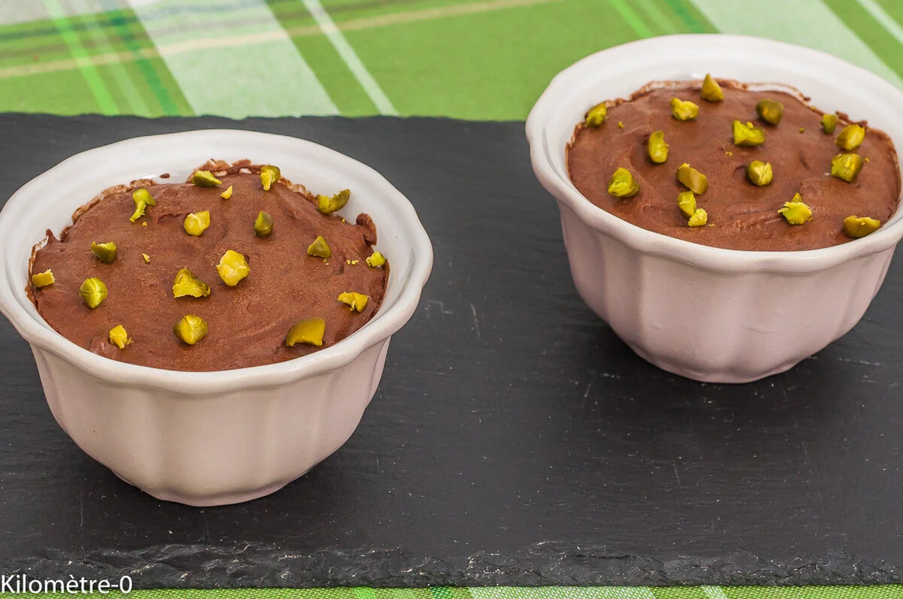 Mousse au chocolat aux éclats de pistache